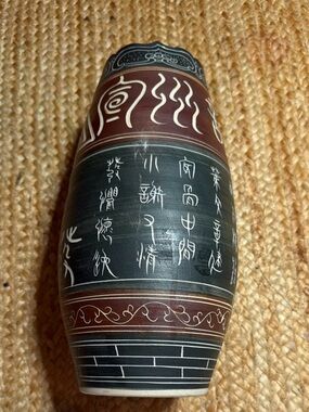 Engraved Jingdezhen ceramic vase
